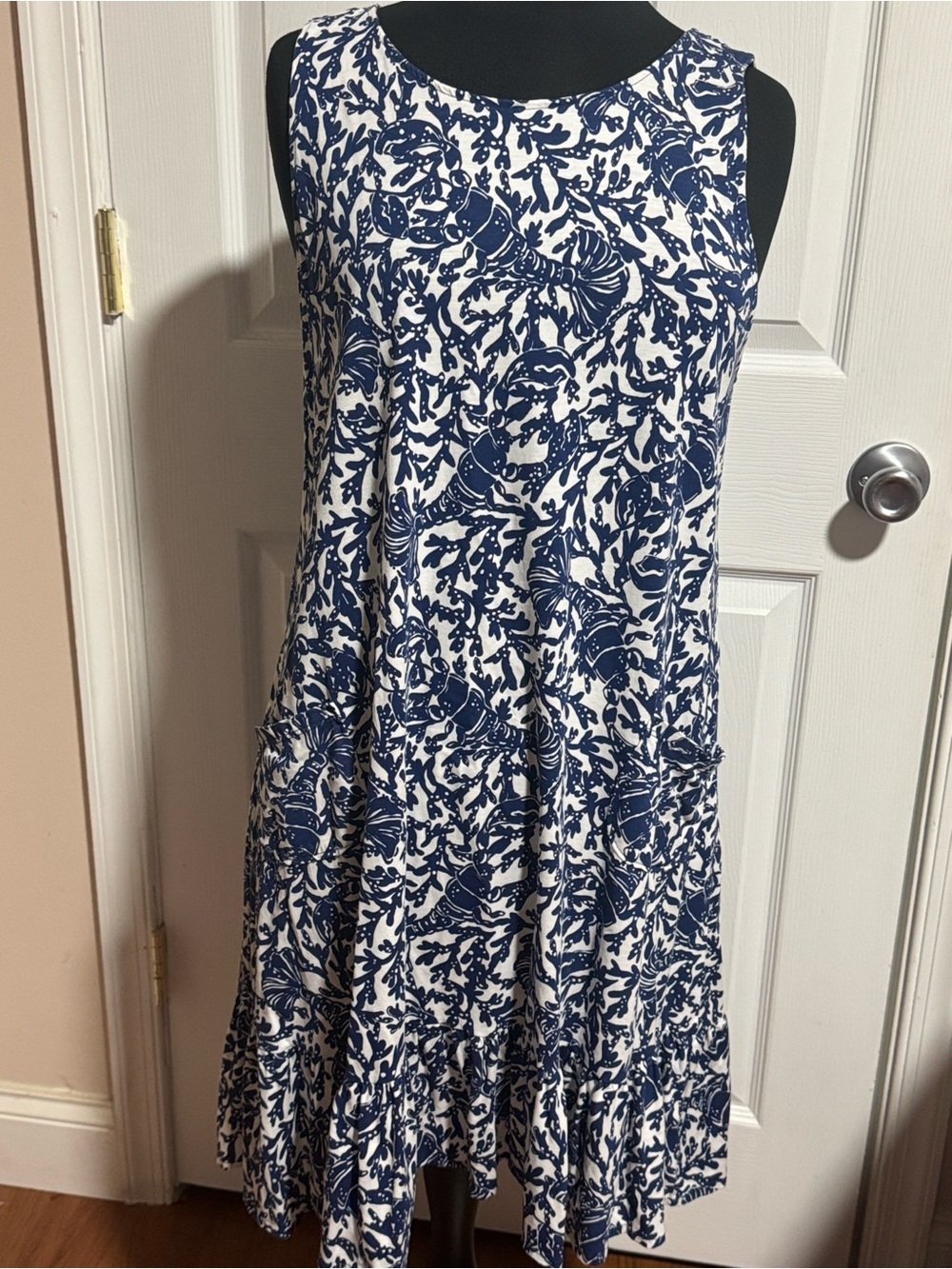 Lilly Pulitzer White and Navy Sleeveless Tiered Shell-Print Dress